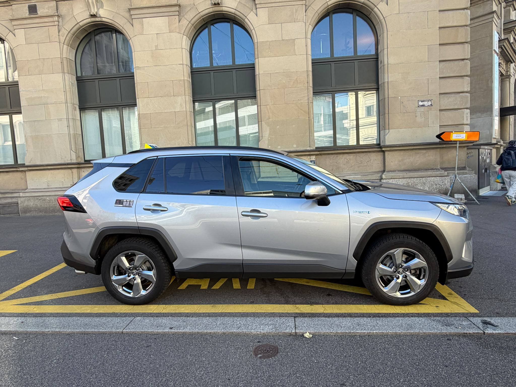 Rosenberg Taxi Toyota RAV4 Hybrid, Seitenansicht